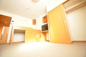 越中大門駅（富山県）のマンスリーマンション・ウィークリーマンション「レオパレスＤＡＩＭＯＮ 205(No.385587)」メイン画像
