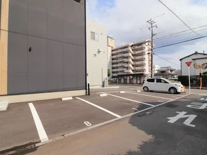 敷地内駐車場 平面利用! 通勤や休日のお出かけでお車使われる方にもおすすめな物件!