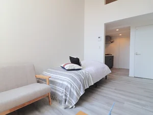 ソファ付きで備品類も充実して標準化! エアコン付きで室内温度調節可能! 一年中快適にお過ごしを♪