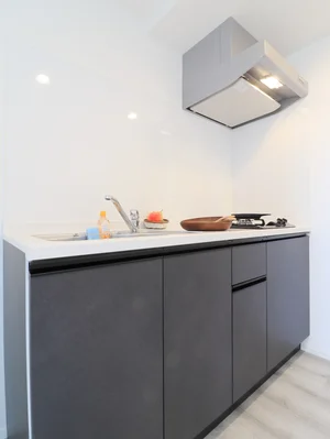 キッチンありで 充実の冷蔵庫・電子レンジ・電子レンジ・炊飯器・電気ケトルもあり住環境を充実! 自炊で健康面に考慮も!