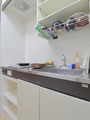 キッチン 調理器具も多数あり! 食器類もあり 食材ご用意いただけるとすぐに自炊可能です。