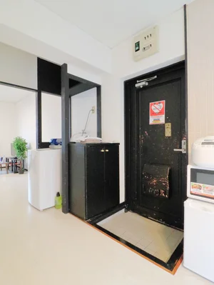 玄関スペース！　シューズボックスありで靴など収納可能！　スペース確保されています。