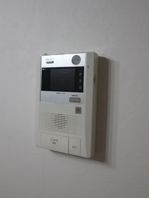 モニターホン 誰が訪ねてきたか一目瞭然わかるので防犯面にも考慮!