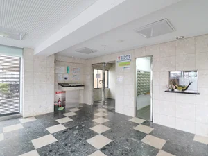 エントランス 広々としていて開放感あり! オートロック付き!