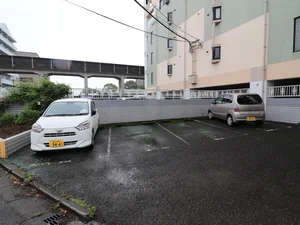 敷地内駐車場 車利用される方にも最適な立地となっております。