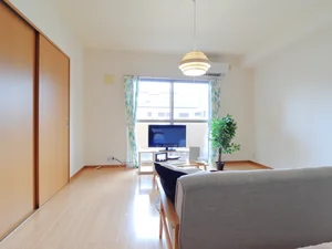 明るい 光を取り入れやすいお部屋! ナチュラルなカラーのインテリアが落ち着きます