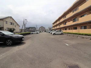 敷地内駐車場 車移動される方にも最適な物件です!