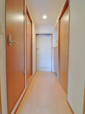 玄関スペース広々としております! シューズボックスありで便利です。