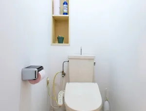 トイレットペーパーはもちろんトイレブラシや洗剤などもすべて標準品で清潔に保っていただけます。