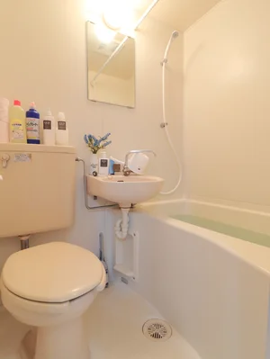 ユニットバス サクッとお風呂を済ませたい方にもおすすめです。 シャンプー・コンディショナーなど標準品です。