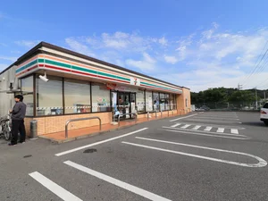 セブン-イレブン 東広島八本松東店まで車で６分