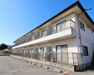 駐車場有の閑静な住宅街にある2階建てアパートタイプのマンスリーマンションです