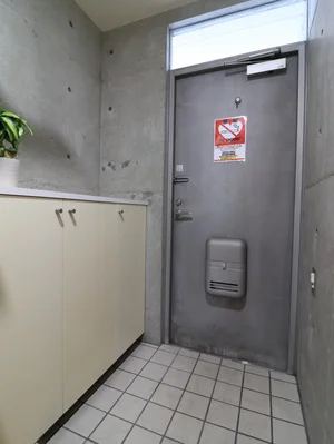 玄関　シューズボックス有です　女性やリフォーム時の滞在など　靴を収納いただけるので便利です。