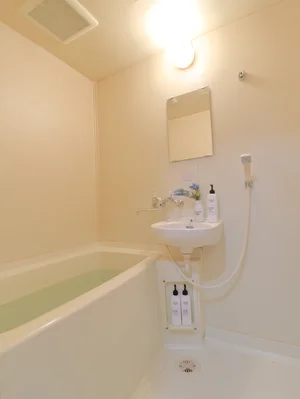 お風呂トイレ別のため、ゆったり入浴いただけます。　シャンプーコンディショナーやボディーソープなどすべて標準品です。