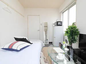 冷蔵庫や電子レンジ・電機ケトルなどの主要家電も用意していますので、すぐに生活が出来ます。