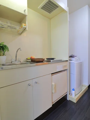 システム1口IHキッチン　調理器具や食器類など取り揃えているのですぐに自炊可能！