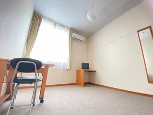 のマンスリーマンション・ウィークリーマンション「レオパレスオオムラサキ嵐山 208(No.395706)」メイン画像