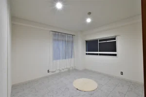 洋室 窓が複数個あり 開放感ある広々としたお部屋!