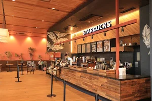 スターバックスコーヒー 蔦屋書店 周南市立徳山駅前図書館店