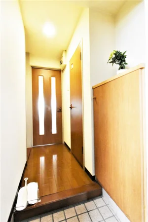 シューズBOXあり!スリッパや靴ベラあり! 長期滞在でも靴など収納できて便利です!