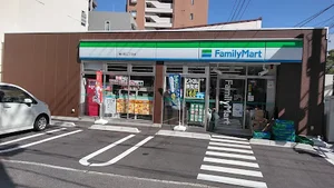 ファミリーマート 横川町三丁目店まで徒歩1分
