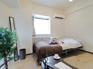 アースカラーのインテリアがおしゃれな空間です。 リネン類の取り揃えも豊富にございます。