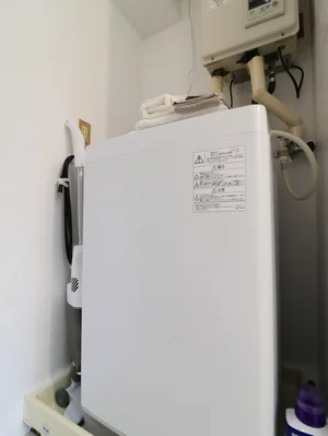 屋内洗濯機　雨の日でも洗濯しやすいです。　コインランドリーに行かなくてもいいので毎日洗濯できます！