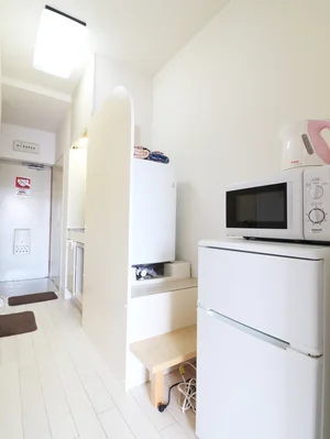 玄関　冷蔵庫や電子レンジなどもご用意しております