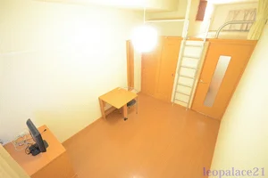 松山市駅（愛媛県）のマンスリーマンション・ウィークリーマンション「レオパレスクレセント山越 103(No.411758)」メイン画像