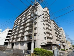 駐車場付きで車移動もラクラクで中津駅にもすぐそば! スーパー・コンビニ近くで生活に便利な立地です!