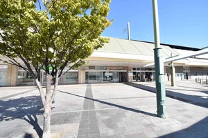 坂出駅まで車で20分、8.8km｡