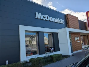 マクドナルド 319善通寺店まで車で７分、3.4km