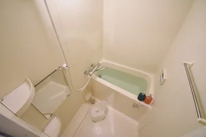 【バスルーム画像】シャンプーやトリートメント、ボディーソープまで完備。何から何まで揃っている人気ウィークリーマンション★