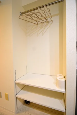 収納スぺース♪ハンガーも備品としてご用意しておりますので、ご用意いただかなくて大丈夫です！