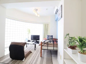 お洒落な外観(^^♪広島の中心地にあるので交通の便も非常に良く、周辺にはコンビニ・飲食店・コインランドリー等、生活される際に助かるお店が多数あり、とても便利な立地です。