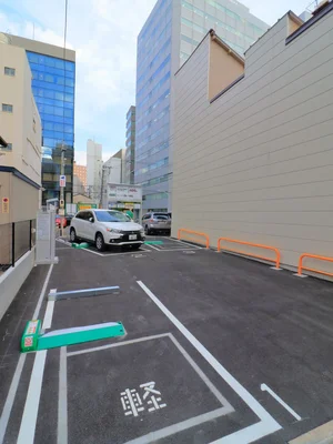 近隣コインパーキング（幟町第16）まで徒歩１３分　00:00~24:00　20分100円　20:00～08:00　最大料金400円　＊2020年5月現在