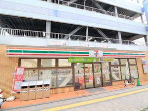 セブンイレブン　広島鉄砲町店　（徒歩3分）　ちょっとした買い物に便利です。