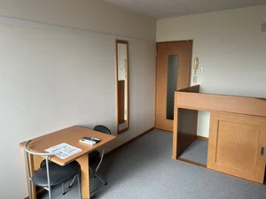 のマンスリーマンション・ウィークリーマンション「レオパレスＣａｒｒｅｆｏｕｒ 208(No.417443)」メイン画像