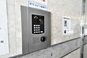 TVモニターホン・解錠は専用の鍵をあてる解錠可能!