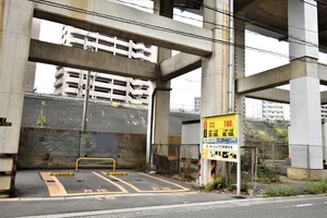 コインパーキング目の前