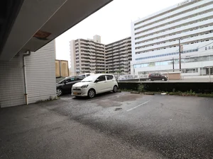 敷地内駐車場（高さ制限２ｍ）