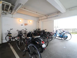 駐輪場あり！　近場へのちょっとしたお出かけや　出勤の際にも便利です。