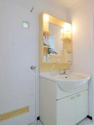 独立洗面台付きのため、朝の準備もしやすいです。　女性におすすめの設備！