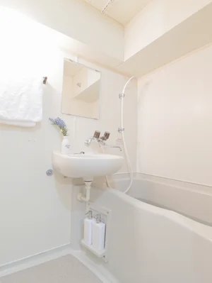 バストイレ別！シャンプーやボディーソープをご用意させていただいてるので入居してすぐ湯舟に浸かって疲れを癒すことが可能です♪