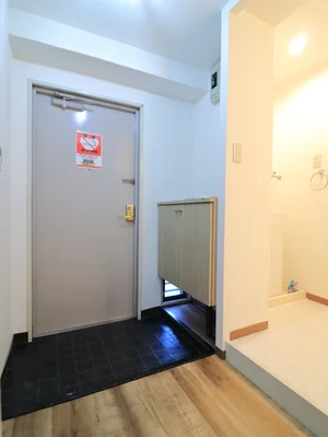 玄関にはシューズBOXがございますので毎回片づけていただき、常に清潔な空間を保っていただくことが可能です♪