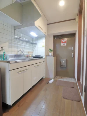 玄関にはシューズBOXがございますので毎回片づけていただき、常に清潔な空間を保っていただくことが可能です♪