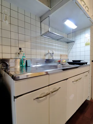 キッチンはお掃除する際に便利なIH♪フライパンや鍋などの調理器具だけでなく、コップやお皿などもご用意しておりますので食材さえご用意いただければ、即日自炊可能です!