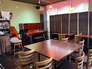 Live & Care Cafe 新子安しぇりるまで徒歩9分