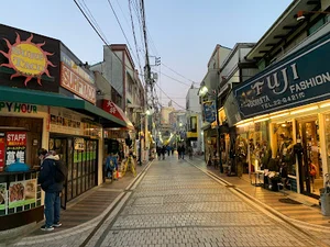 ドブ板通り商店街まで徒歩11分