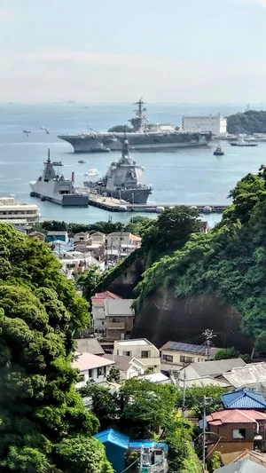 横須賀港海上自衛隊吉倉南桟橋灯柱まで徒歩12分
